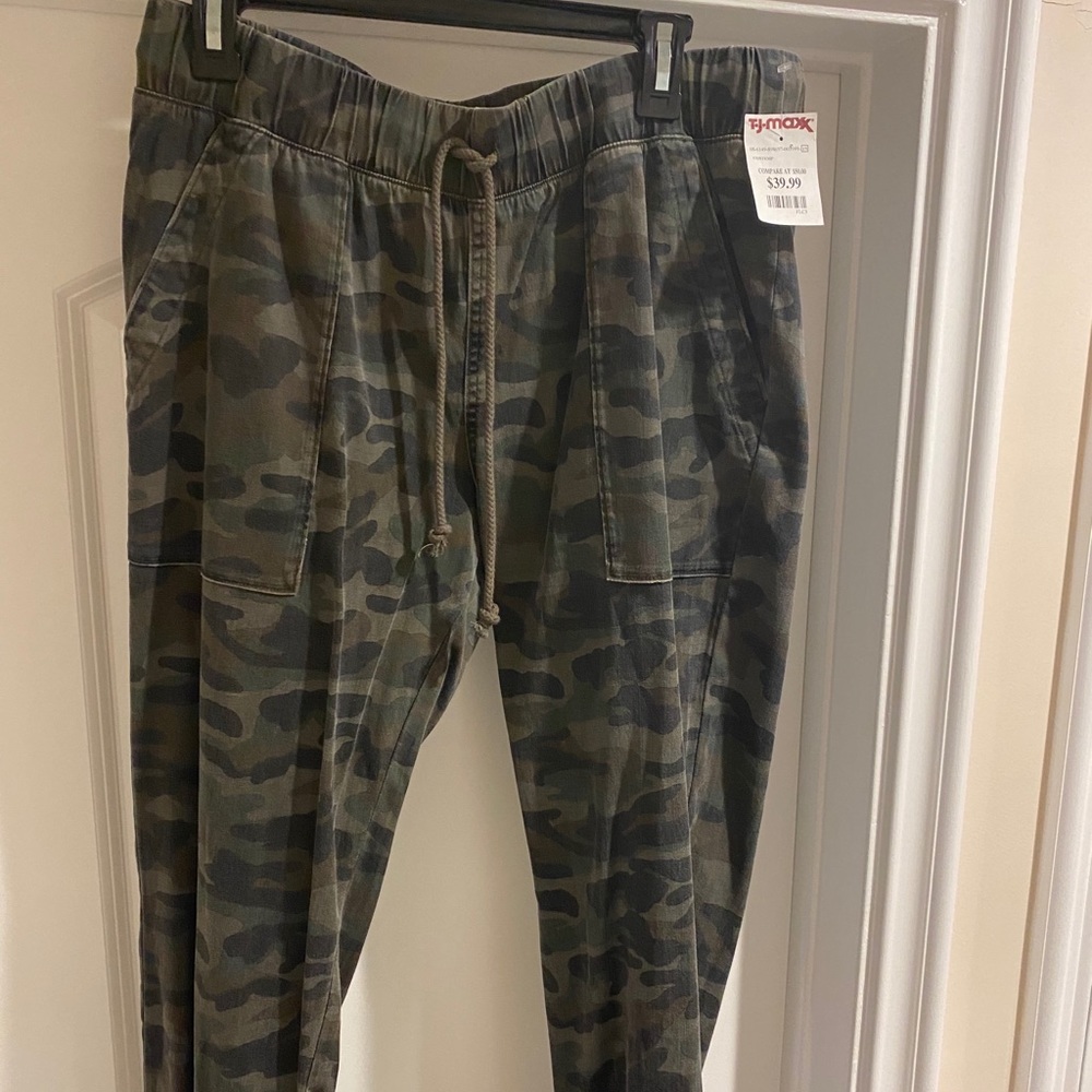 Camo Cotton Jogger Pants Size L NWT